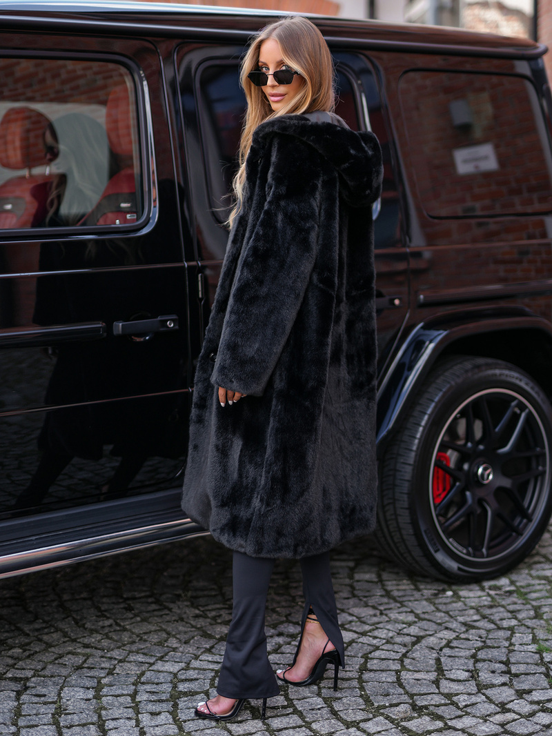 Juoda moteriška žieminė striukė iš kailio OZONEE JS/11Z8250