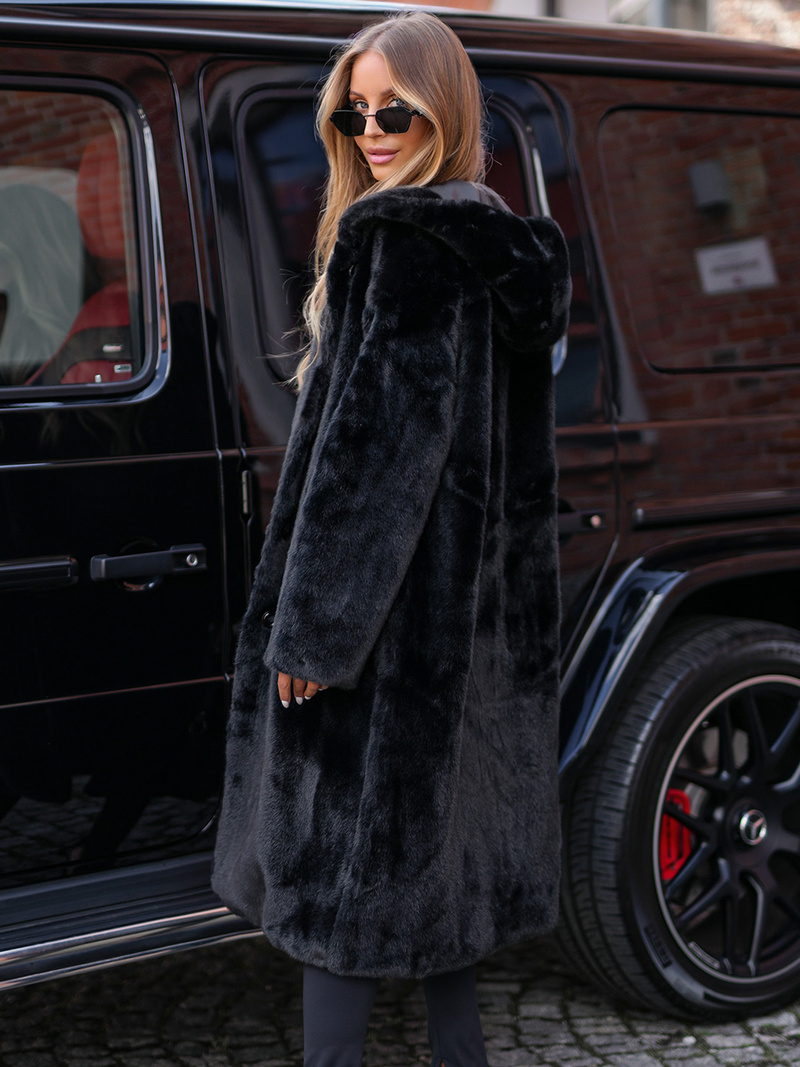 Juoda moteriška žieminė striukė iš kailio OZONEE JS/11Z8250